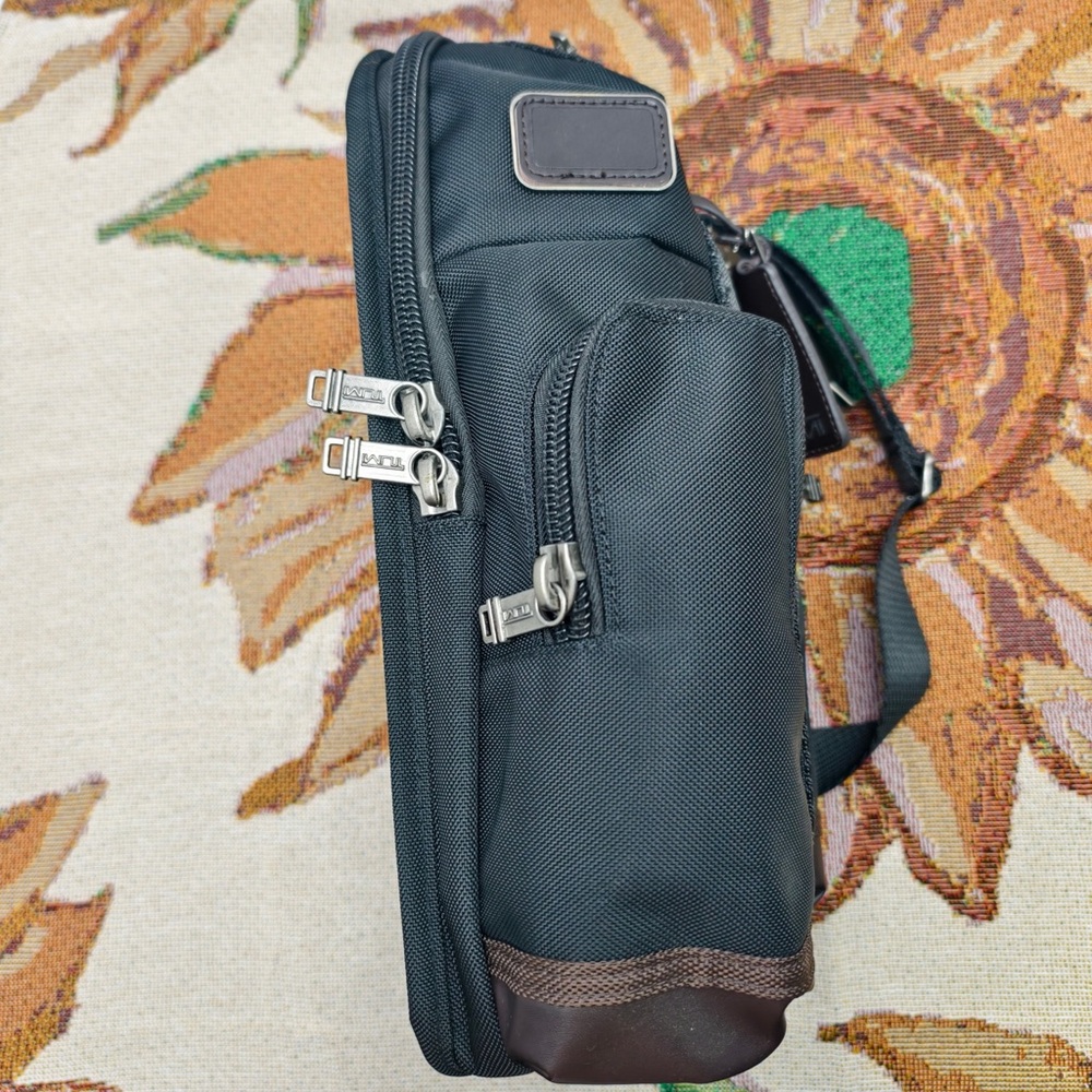🌺Tumi Alpha Bravo Monterey Sling Bag - Picture 5 of 8